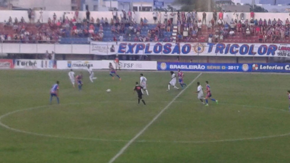 Itabaiana é goleado em casa pelo Flu de Feira: 4 a 1 (Foto: Gustavo Costa)