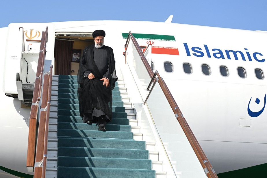 Presidente do Irã, Ebrahim Raisi chega a Samarkand para reunião de cúpula