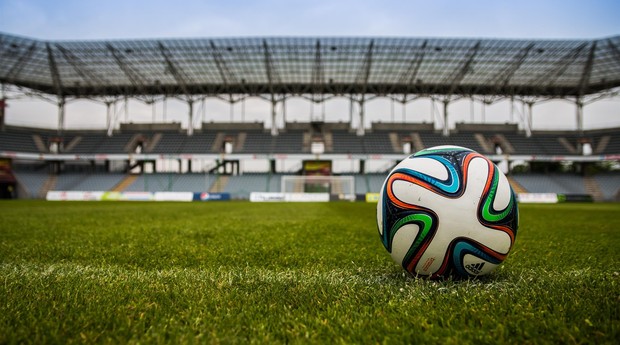 bola de futebol, campo, estádio (Foto: Reprodução/Pexels)