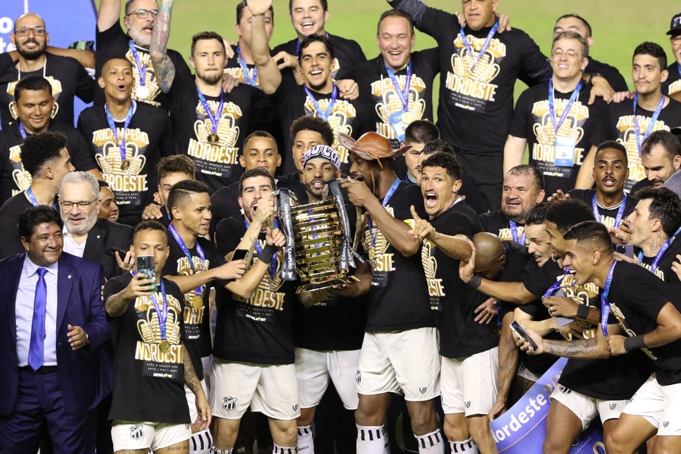 Comemora��o do Cear� ap�s conquista do tri da Copa do Nordeste � Foto: Marlon Costa/Pernambuco Press