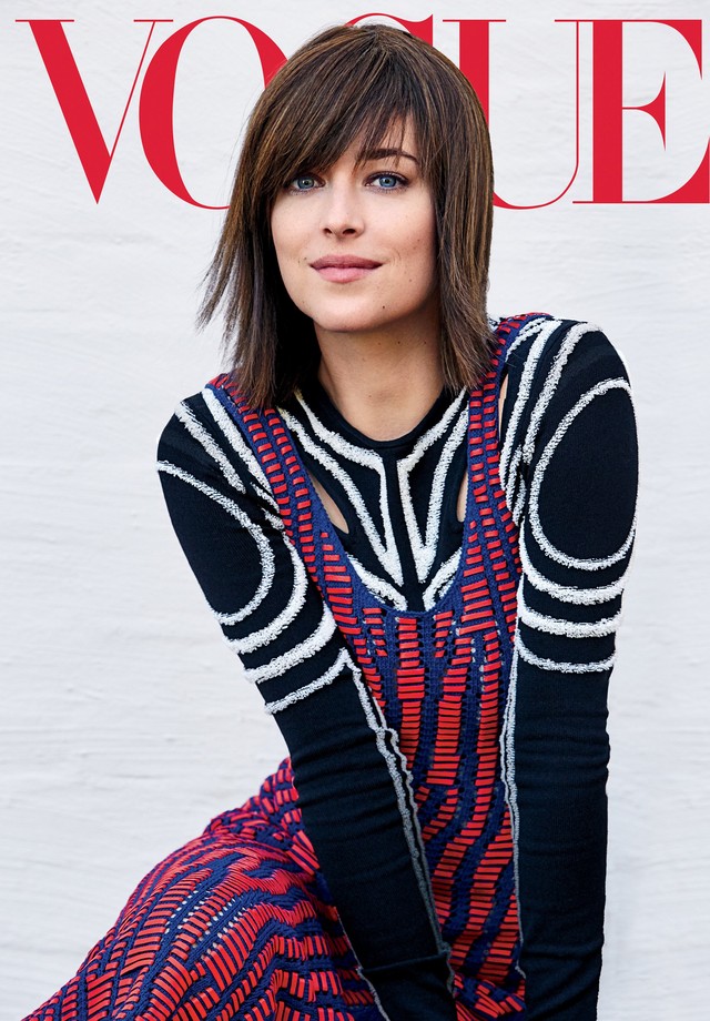Dakota Johnson na Vogue US de fevereiro (Foto: Reprodução/Patrick Demarchelier)