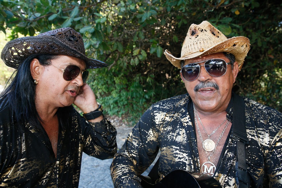 Dupla é adepta de canções românticas e mostrou parte desse repertório em show realizado na programação do IX Encontro Sesc Povos do Mar — Foto: Kid Júnior/SVM