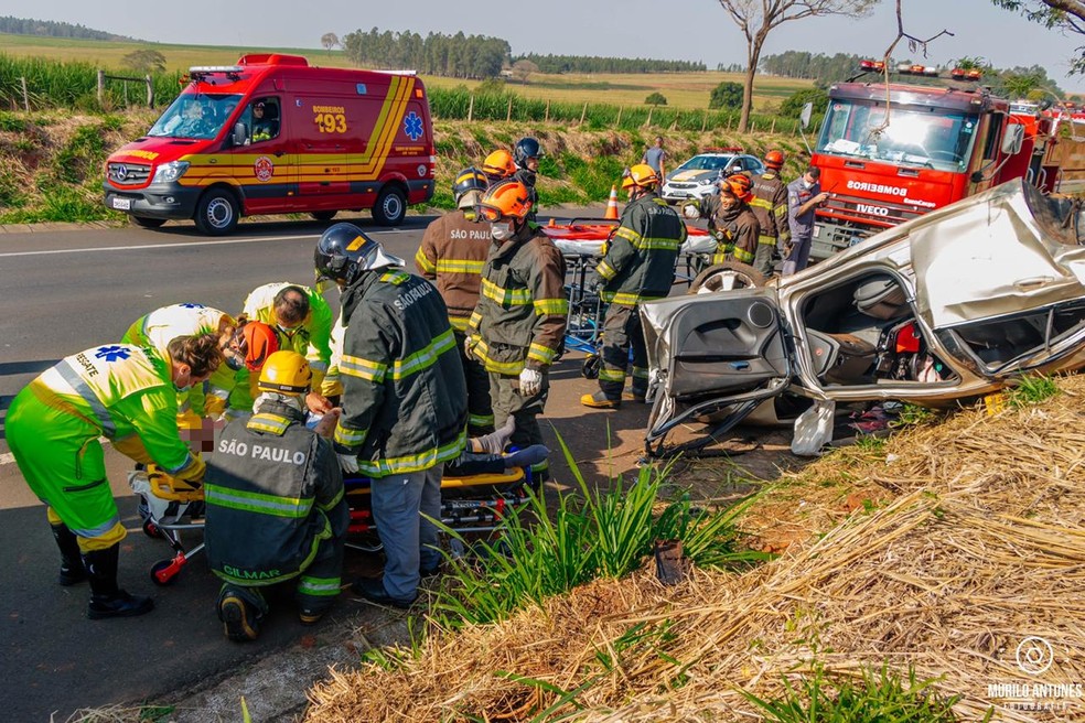 Capotamento foi na SP-425, em Martinópolis — Foto: Murilo Antunes 