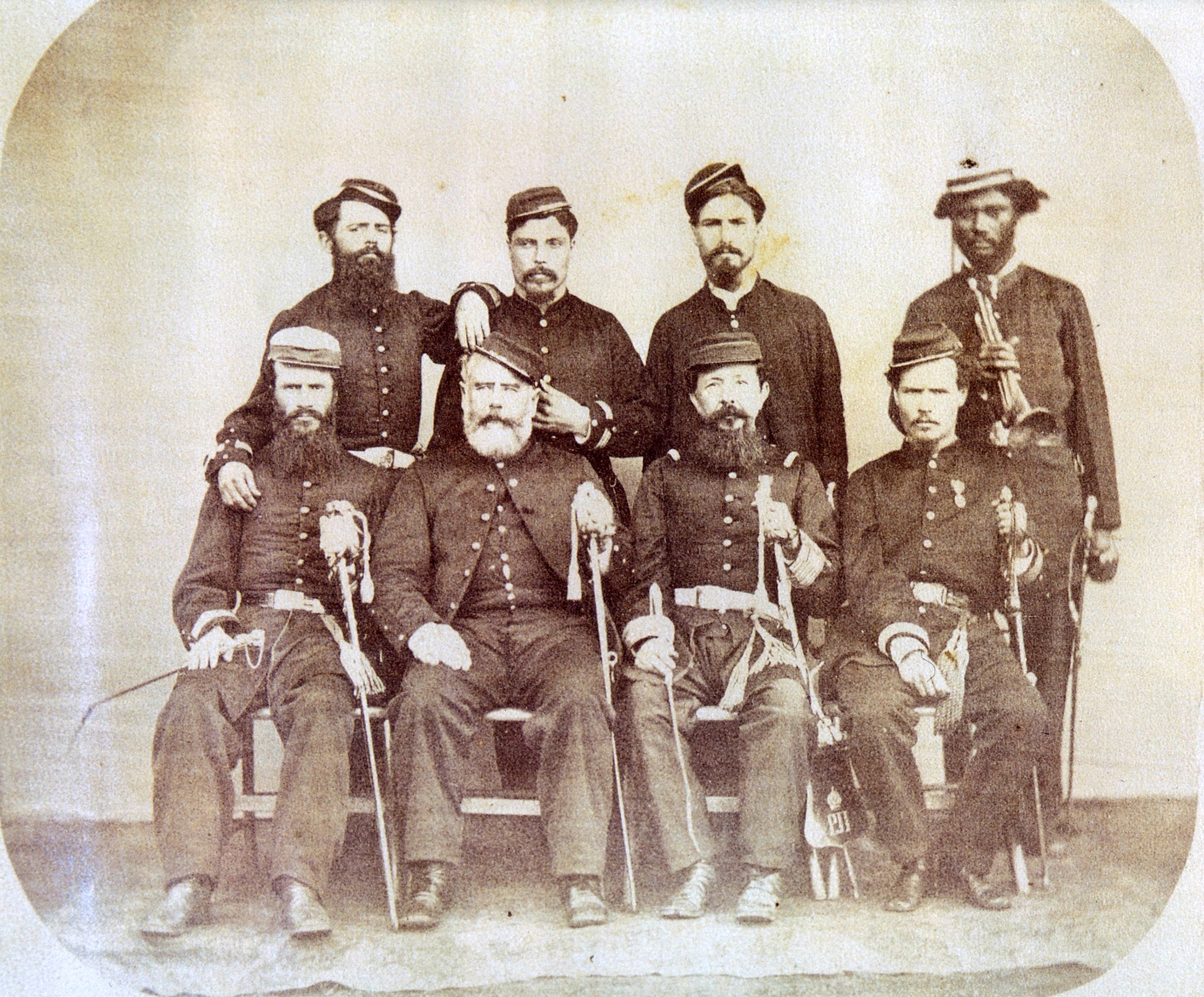 Soldados brasileiros posam para foto durante a Guerra do Paraguai (Foto: Wikimedia Commons)