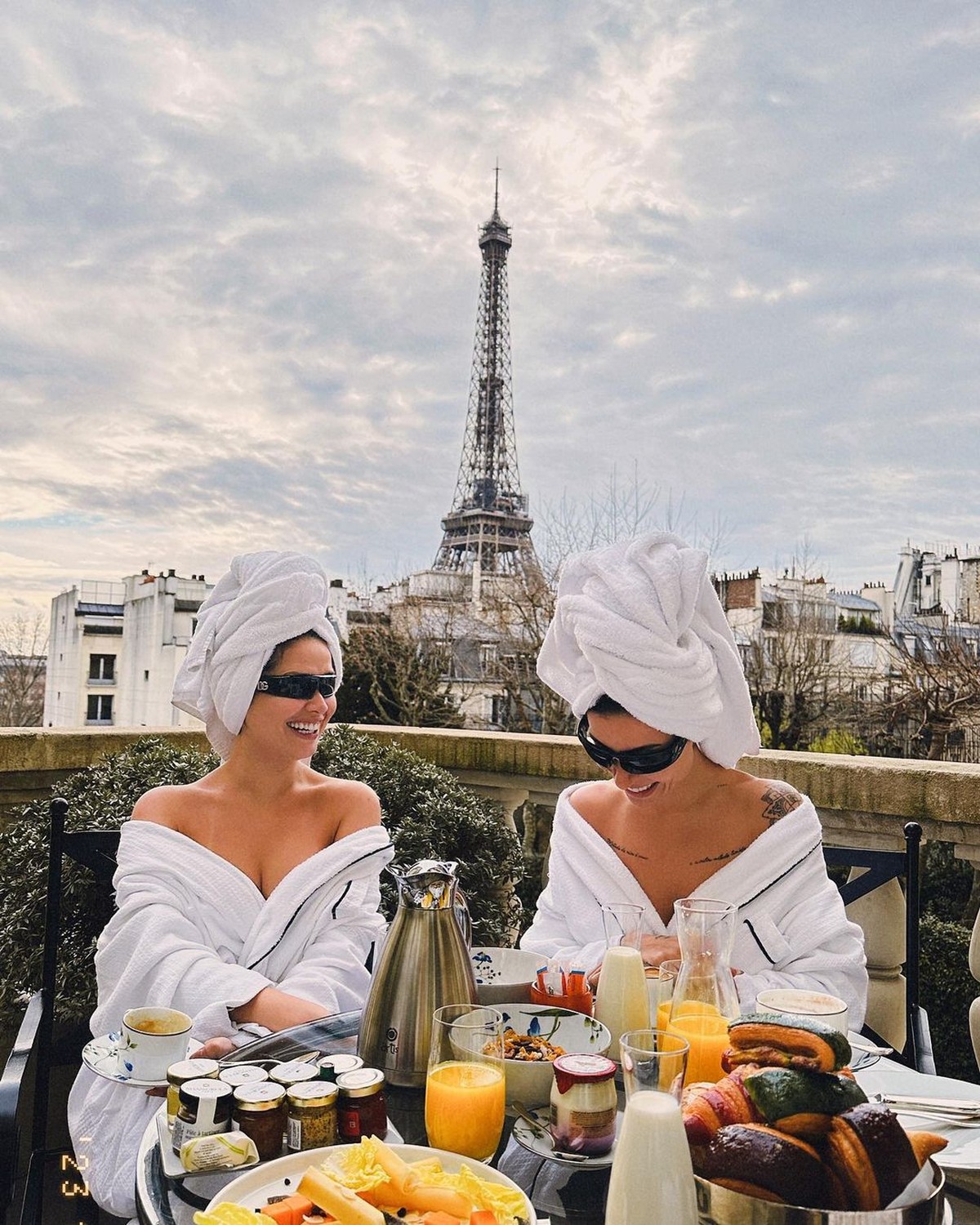 Juliette posa com Bianca Andrade em Paris e Anitta comenta: "Amizade de