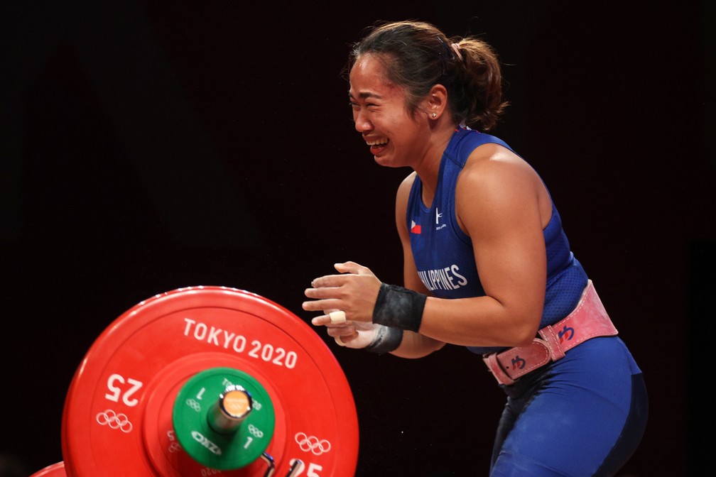 Hidilyn Diaz, da Filipinas, conquista medalha de ouro no levantamento de peso — Foto: Chris Graythen/Getty Images