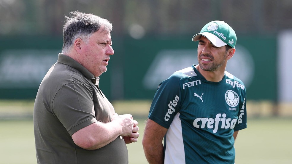 Anderson Barros e Abel Ferreira durante treino do Palmeiras — Foto: Cesar Greco