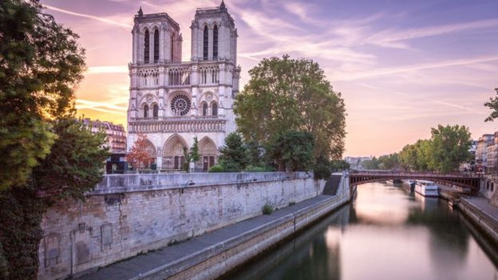 Cientistas investigam se chumbo de Notre Dame está chegando às águas do rio Sena — Foto: Getty