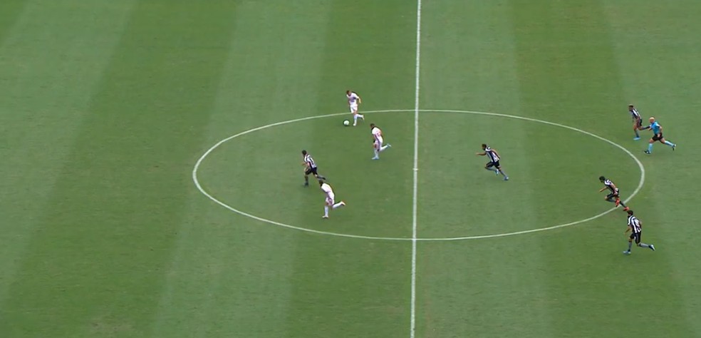 Antony (com a bola), Everton e Daniel Alves versus João Paulo no contra-ataque do São Paulo — Foto: Reprodução