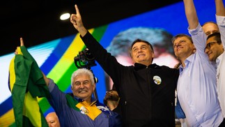 Ex-ministro Marcos Pontes, Bolsonaro e Tarcísio de Freitas na convenção do Republicanos, em SP — Foto: Maria Isabel Oliveira — Foto: Maria Isabel Oliveira