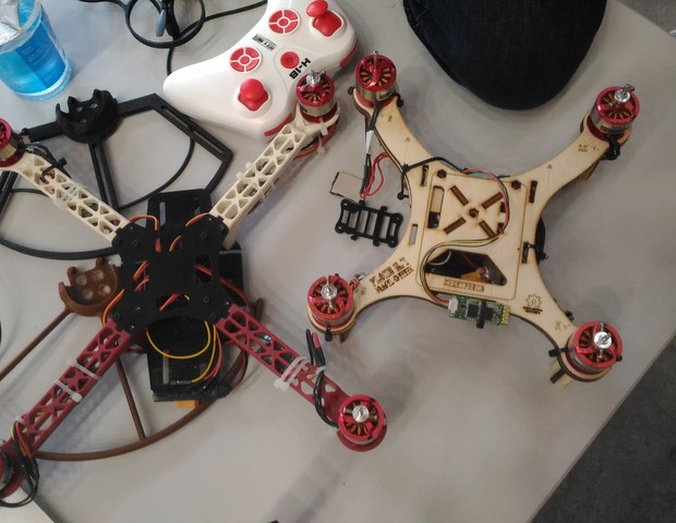 Os drones da Mirante Lab podem ser controlados pelo celular  (Foto: Gabriel Chequer )