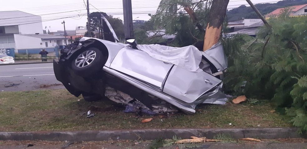 Motorista estava acima da velocidade permitida no trecho, segundo a PRF  — Foto: Divulgação/PRF