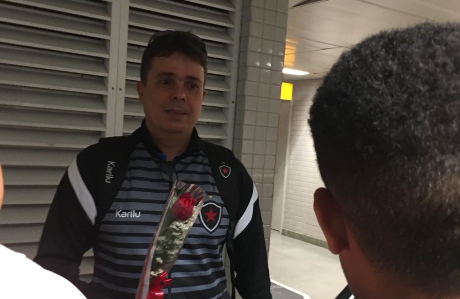 Diretoria e tÃ©cnico estÃ£o em sintonia, e  Evaristo Piza deve seguir no Belo em 2019