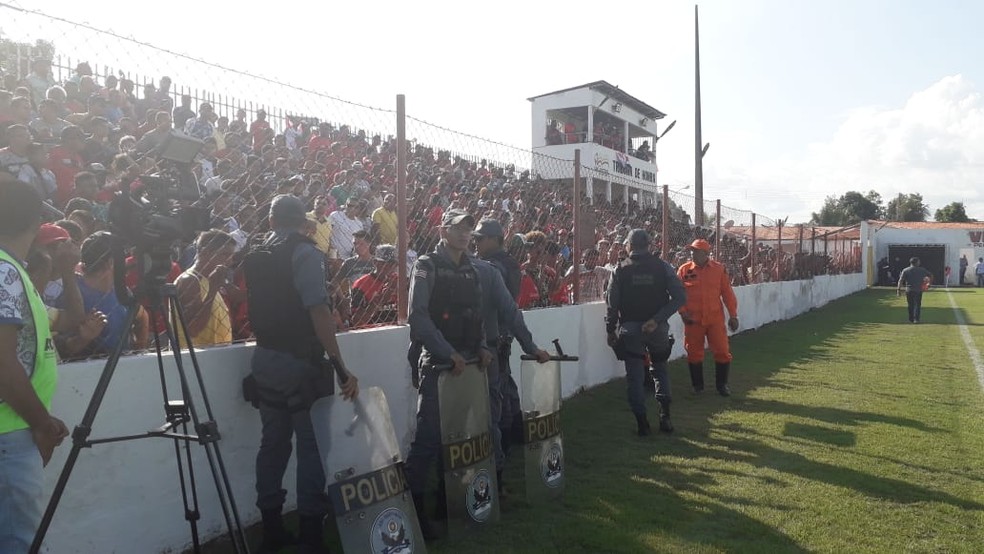 Pinheirão esteve lotado na final da Série B do Maranhense — Foto: João Ricardo/GloboEsporte.com