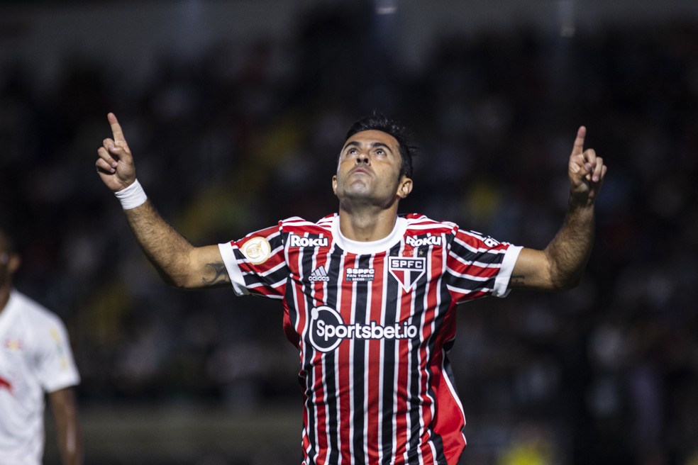 Eder comemora gol do São Paulo contra o Bragantino — Foto: Diogo Reis/AGIF