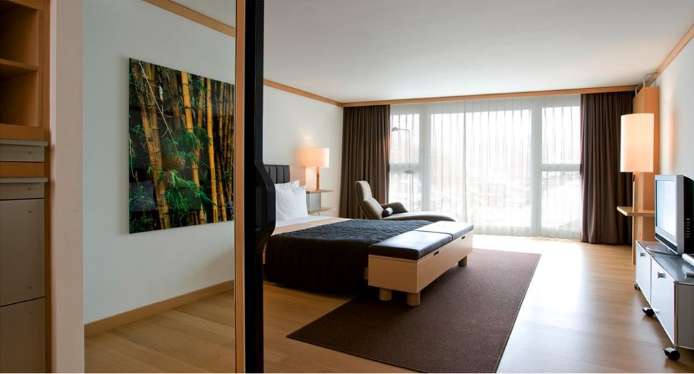 Quarto do THE OMNIA, em Zermatt, na Suíça. — Foto: Reprodução