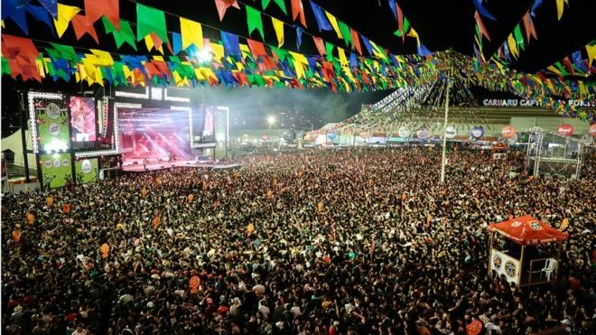 Na festa de São João do ano passado, Caruaru recebeu 2 milhões de turistas, segundo a prefeitura (Foto: PREFEITURA DE CARUARU/DIVULGAÇÃO, via BBC News Brasil)