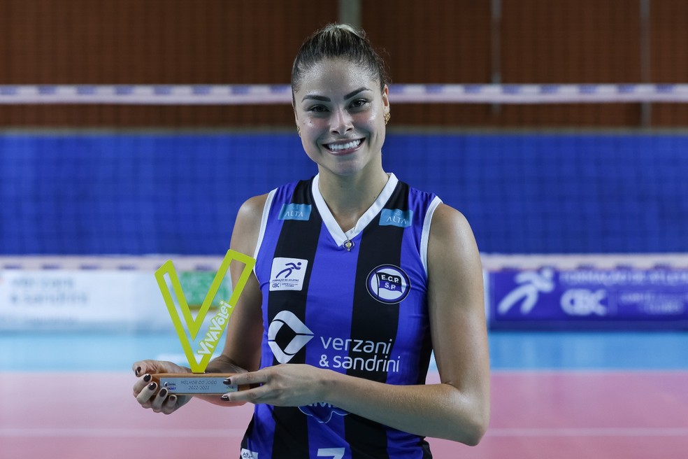 Central Gabi Martins &eacute; eleita a melhor em quadra na vit&oacute;ria do Pinheiros sobre o Sesc-Flamengo &mdash; Foto: Ricardo Bufolin/ECP