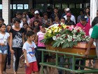 Garoto morto em cachoeira durante excursão escolar é enterrado no DF