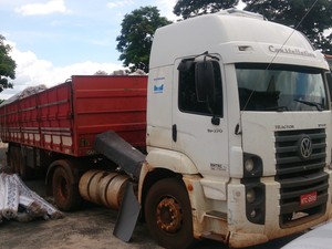 Caminhão apreendido tinha um fundo falso onde a droga estava escondida (Foto: Divulgação/Polícia Civil do Tocantins)