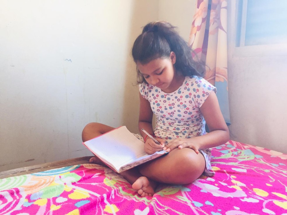 Rafaele Raquel tem 11 anos e estuda o sexto do ensino fundamental  — Foto: Geovane Brito/G1