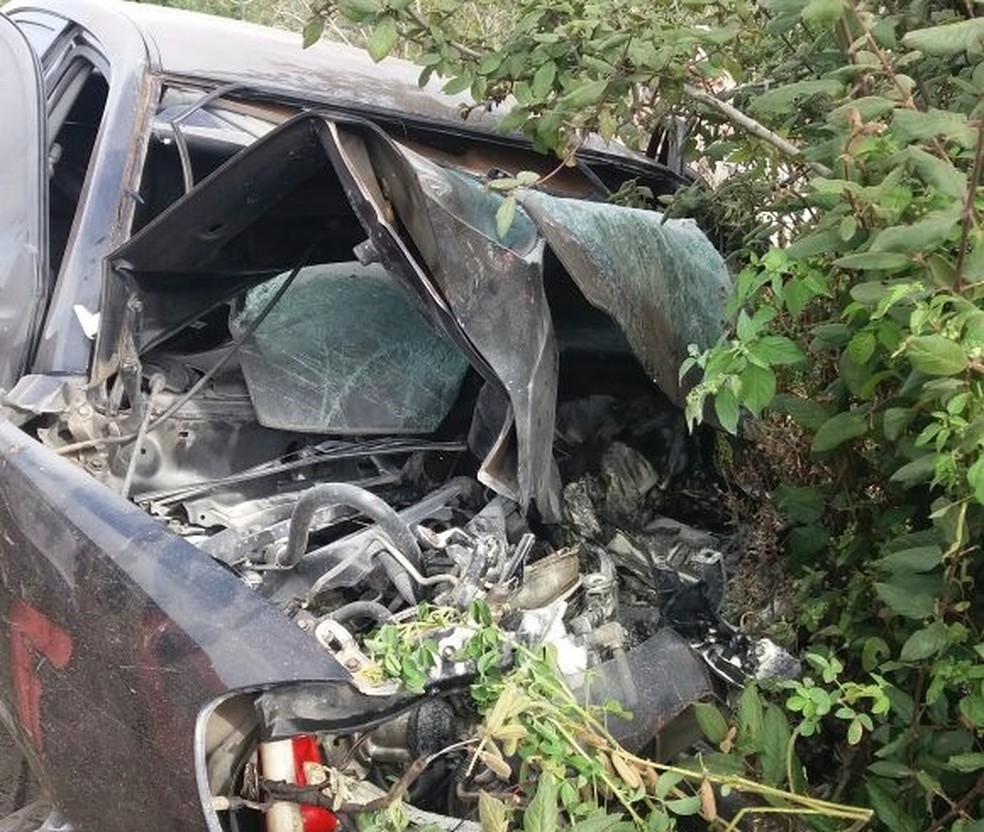 Motorista do carro morreu no local (Foto: Divulgação/PRF)