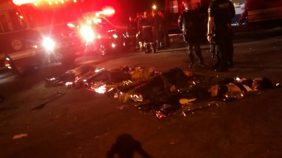 Corpos de parte dos mortos neste domingo no Morumbi (Foto: Polícia Civil)