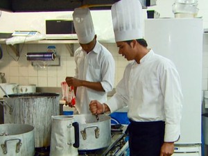 Empresas buscam cozinheiros na cidade (Foto: Reprodução / EPTV)