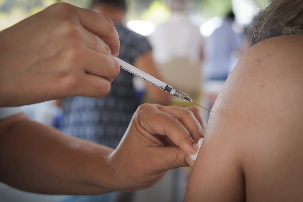 Aplicação de vacina contra Covid-19, no DF — Foto: Geovana Albuquerque/Arquivo-SES