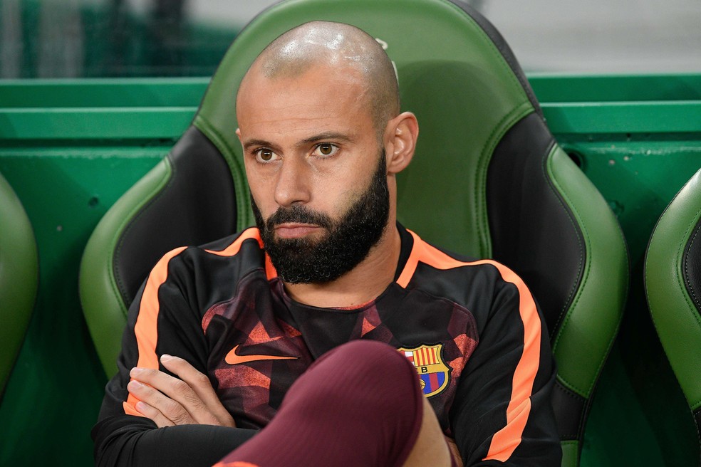 Insatisfeito no Barça, Mascherano pretende deixar o clube e abrir espaço para chegada de Mina. Ele tem proposta do futebol chinês (Foto: AFP)
