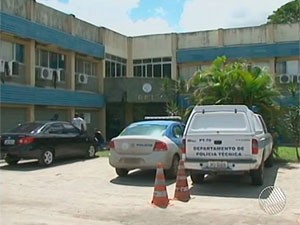 Adolescentes fizeram exame de corpo de delito no DPT de Feira de Santana, Bahia (Foto: Reprodução TV Bahia)