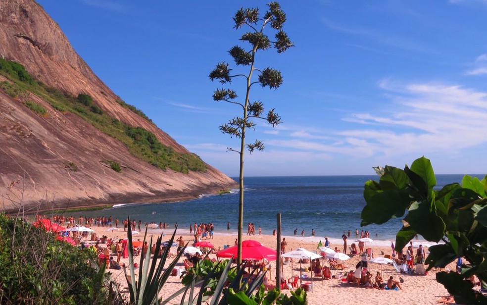 Praia de Itacoatiara, em Niterói, na tarde desta quarta (Foto: Bruno Albernaz/G1)