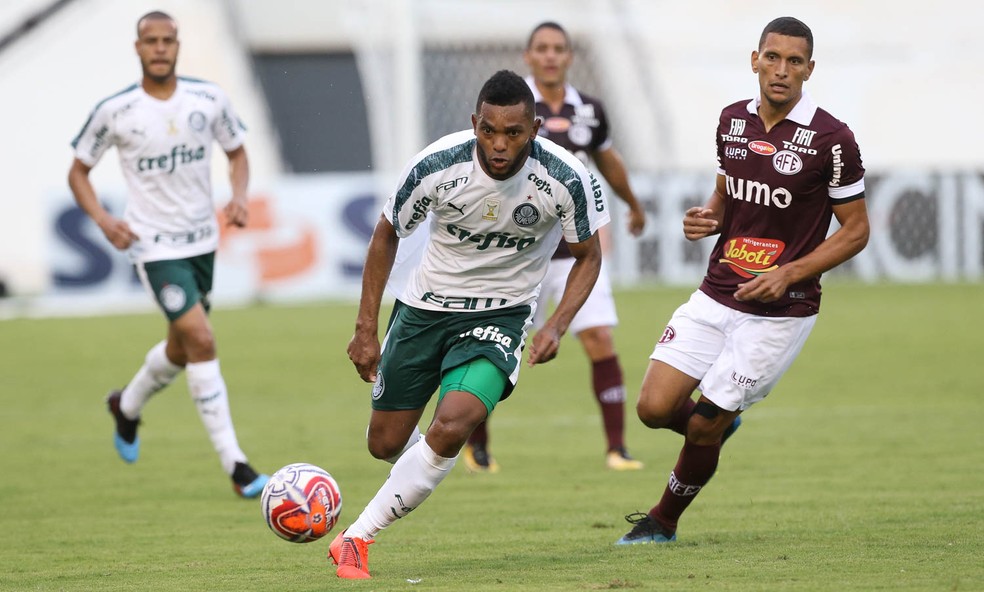 Borja, em partida contra a FerroviÃ¡ria, em Araraquara â Foto: Cesar Greco/Ag. Palmeiras