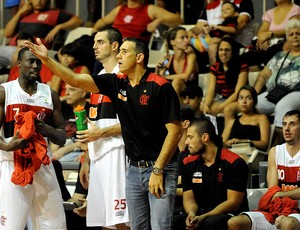 José Neto e Kojo na partida de basquete do Flamengo (Foto: Alexandre Vidal / Fla Imagem)