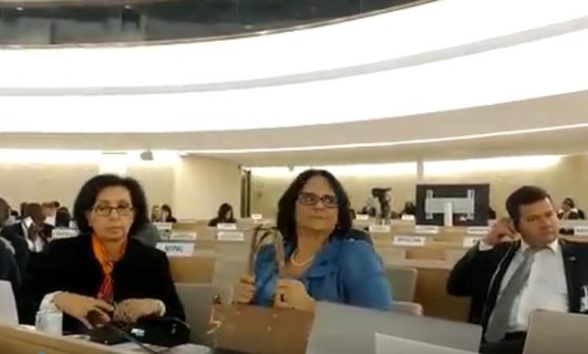 A ministra Damares Alves e a delegação brasileira prestes a deixar o plenário da ONU como protesto à fala do chanceler venezuelano, em 2020 