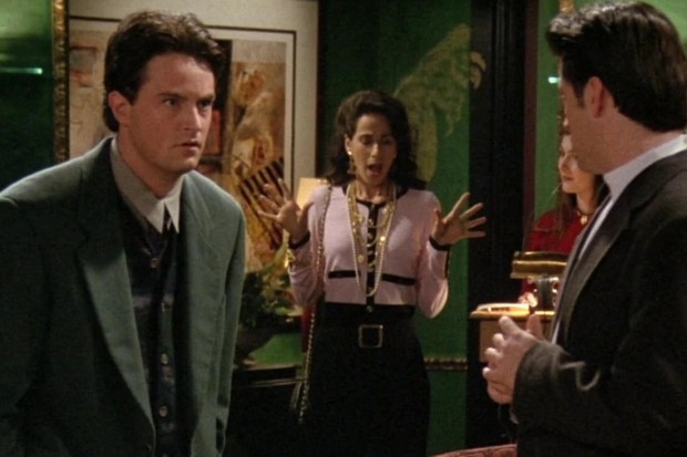 Matthew Perry and Maggie Wheeler in Friends (Photo: Playback)
