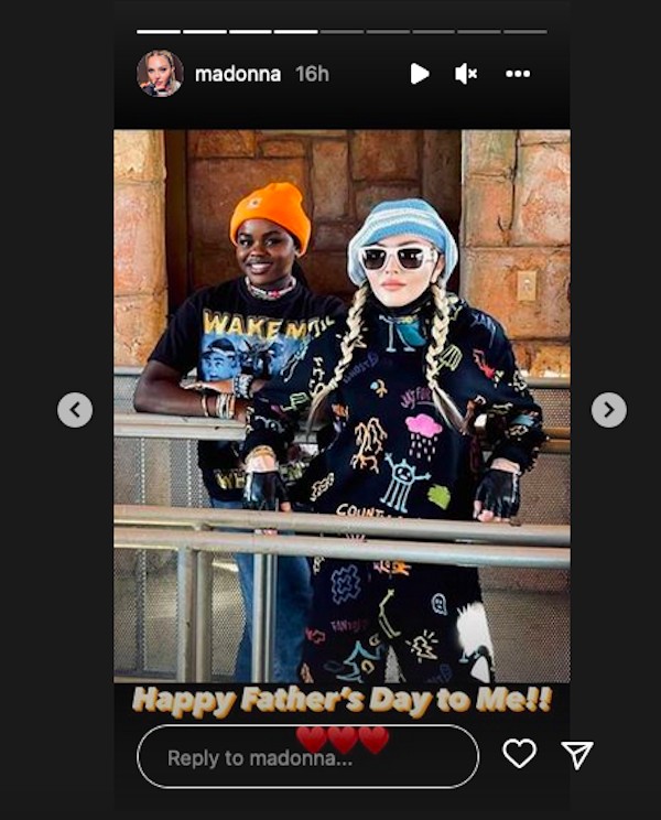 Madonna com uma das filhas em post do Dia dos Pais (Foto: Instagram)