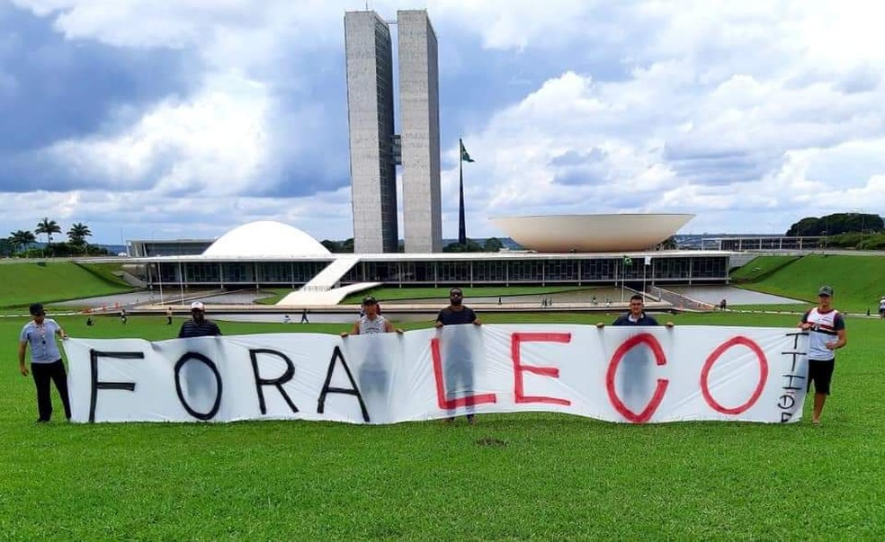 São-paulinos protestaram em frente ao Congresso Nacional, em Brasília — Foto: Reprodução