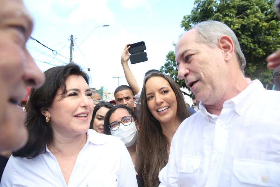 Simone Tebet e Ciro Gomes se encontram em evento de pré-candidatos na Bahia