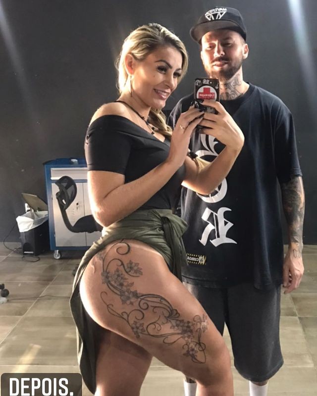 Andressa Urach retoca tatuagem na perna (Foto: Reprodução / Instagram)