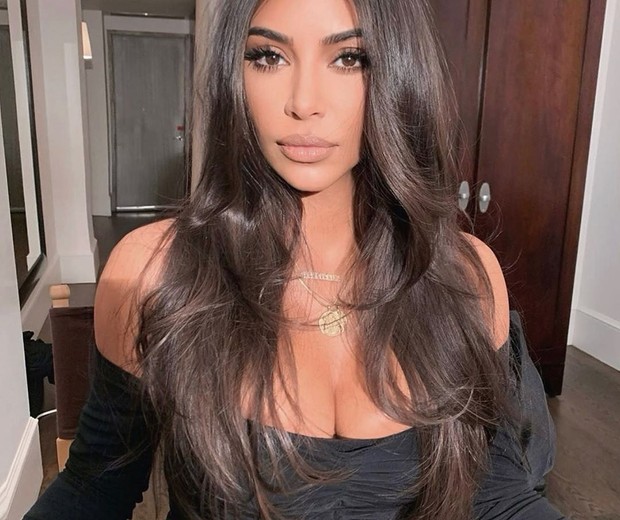 Kim Kardashian com cabelo comprido (Foto: Reprodução Instagram @kimkardashian)