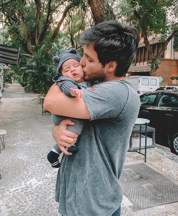 Bruno Gues e o filho, Zion (Foto: Reprodução/Instagram)