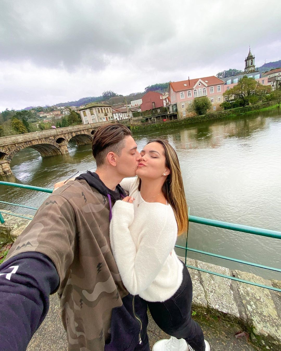 Suzanna Freitas e Gabriel Simões em Portugal (Foto: Reprodução/Instagram)