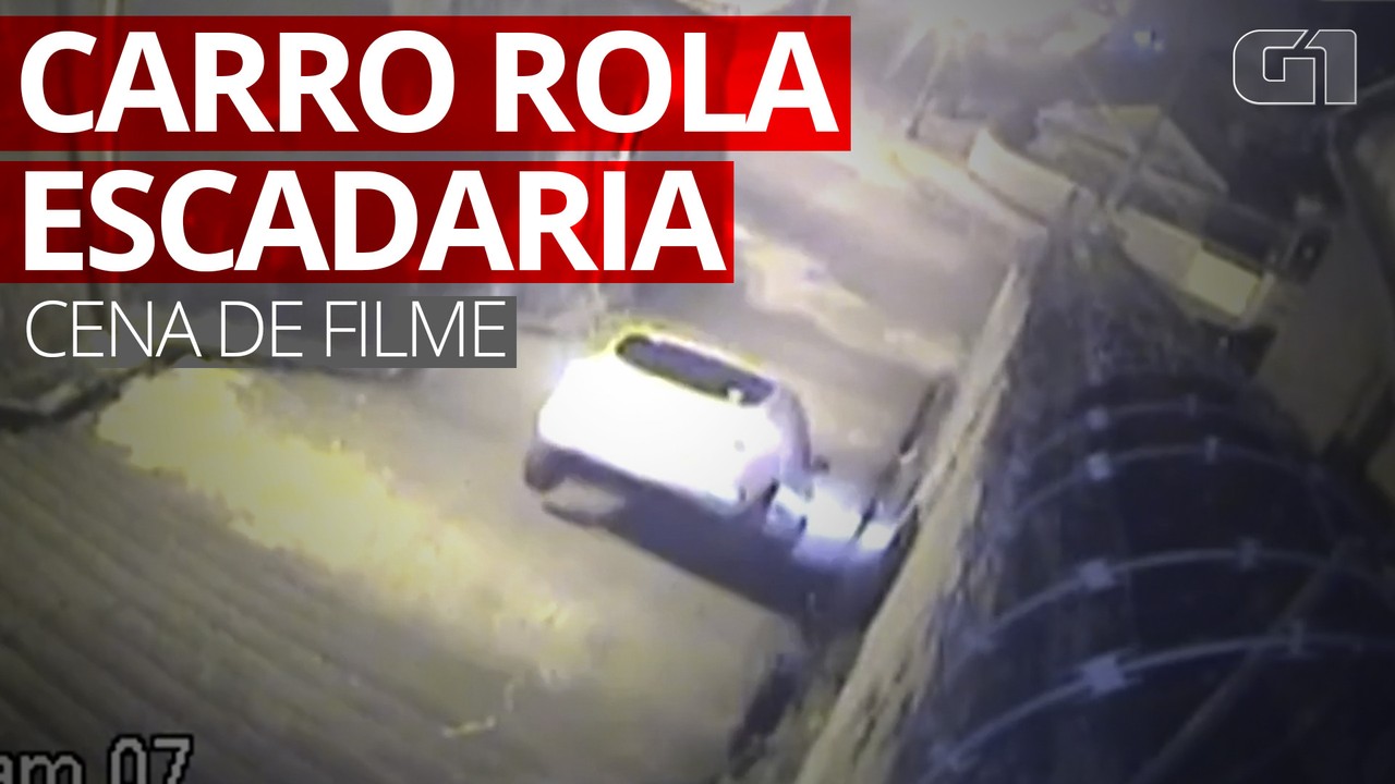 Vídeo mostra momento em que carro rola escadaria no Rio