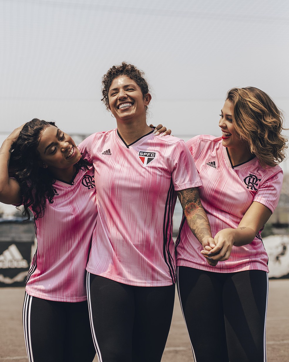 São Paulo lança camisa rosa com renda destinada a instituição de combate ao câncer de mama — Foto: divulgação