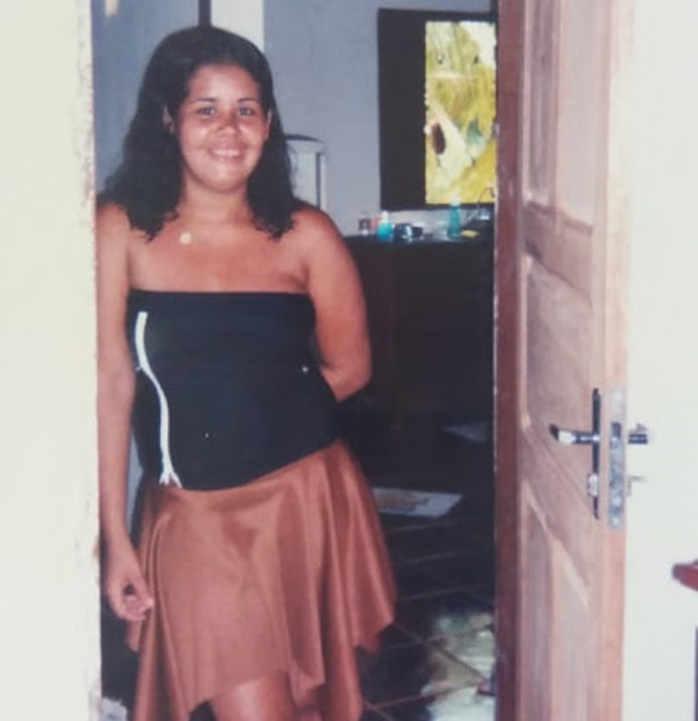 Aderlândia Rodrigues de Sá, de 32 anos, foi encontrada morta dentro da própria casa (Foto: WhatsApp / reprodução )