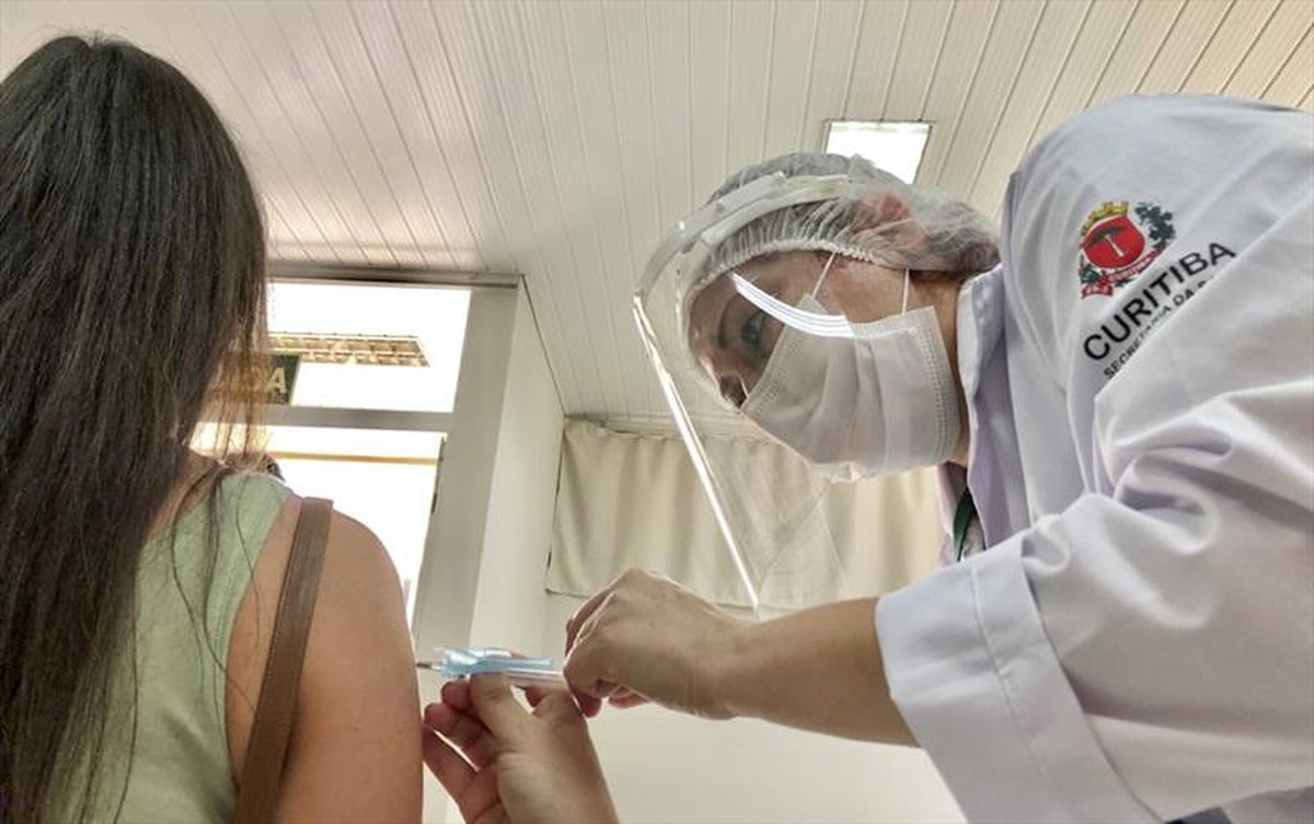 Vacinação contra a Covid será apenas para 2ª dose na terça (20), em Curitiba - Vimarsana News