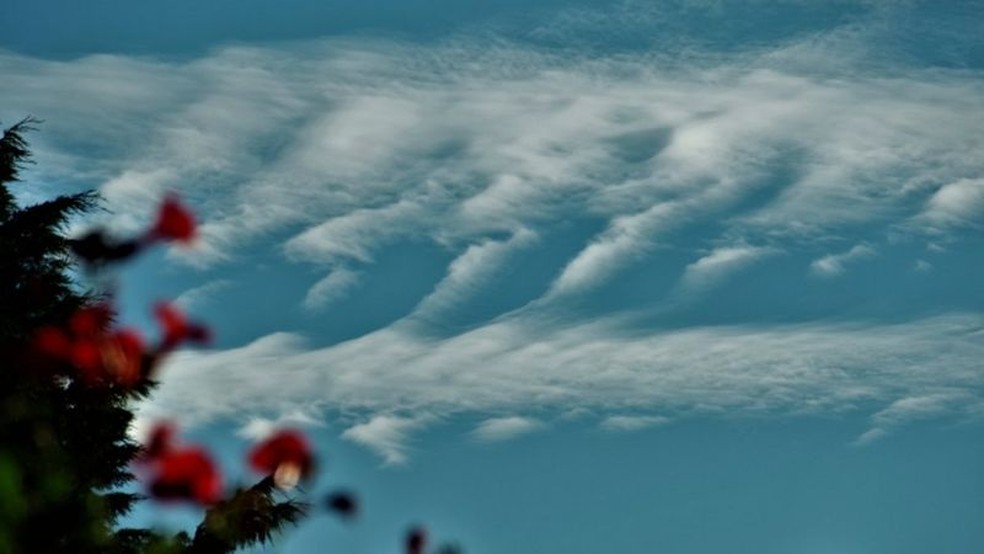 A formação de nuvens recebeu o nome dos cientistas Lord Kelvin e Hermann von Helmholtz, que estudaram a física por trás do fenômeno — Foto: Getty Images via BBC