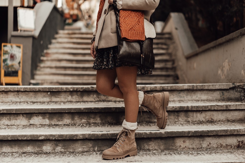 Botas são calçados ideais para quem não abre mão do conforto e do estilo no inverno (Foto: Divulgação/Pexels (furkanfdemir))
