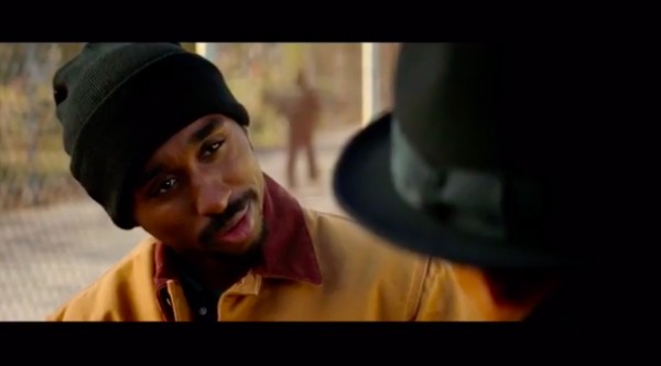 O ator Demetrius Shipp Jr. no papel de Tupac Shakur (Foto: Instagram)